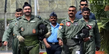 Air Chief BS Dhanoa flies his last sortie with Abhinandan