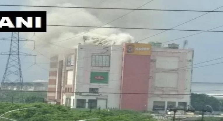 Major Fire broke out in Spice Mall Noida