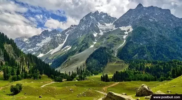 Under The Sky At Sonmarg In Kashmir (1)